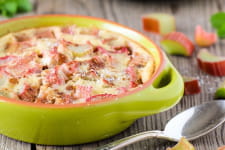 Clafoutis à la rhubarbe : la recette facile - Recette traditionnelle française